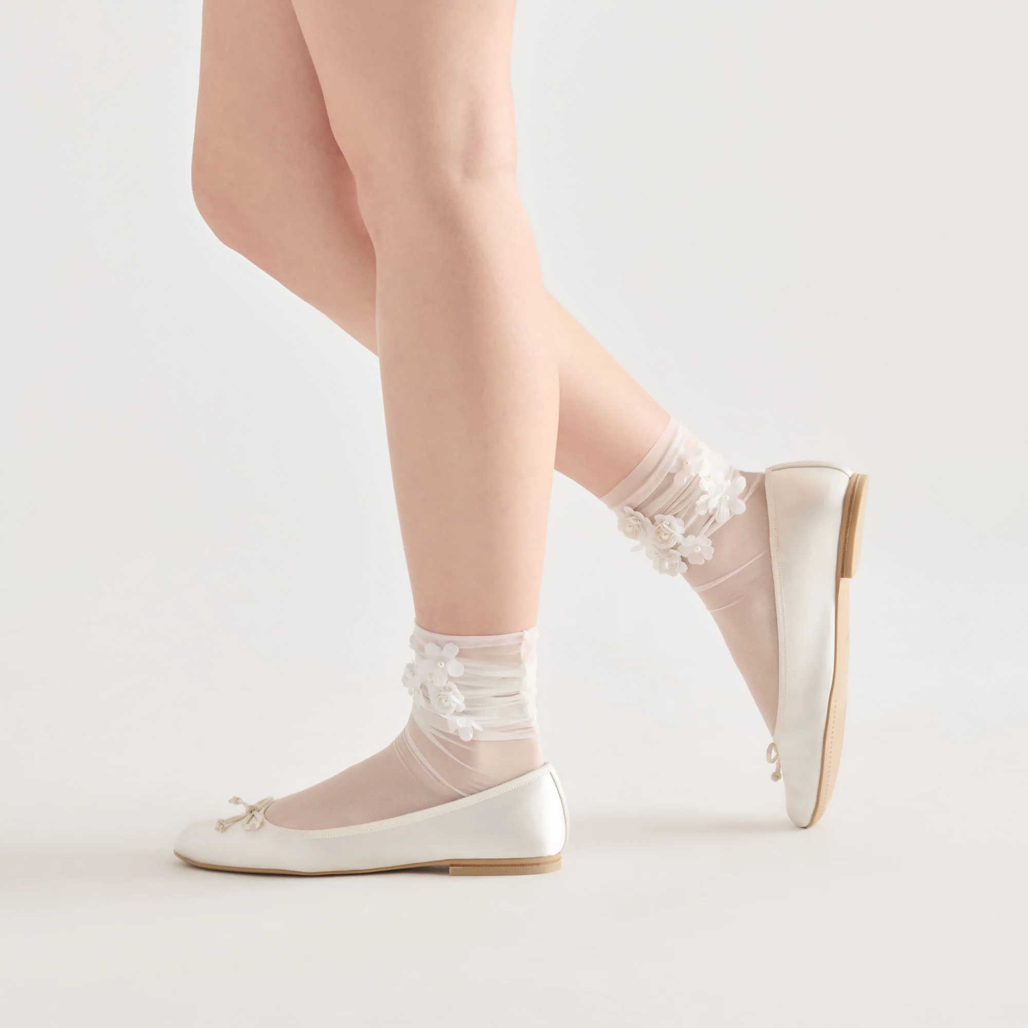 FLORAL CHIFFON SLOUCH SOCKS WHITE - Image 2