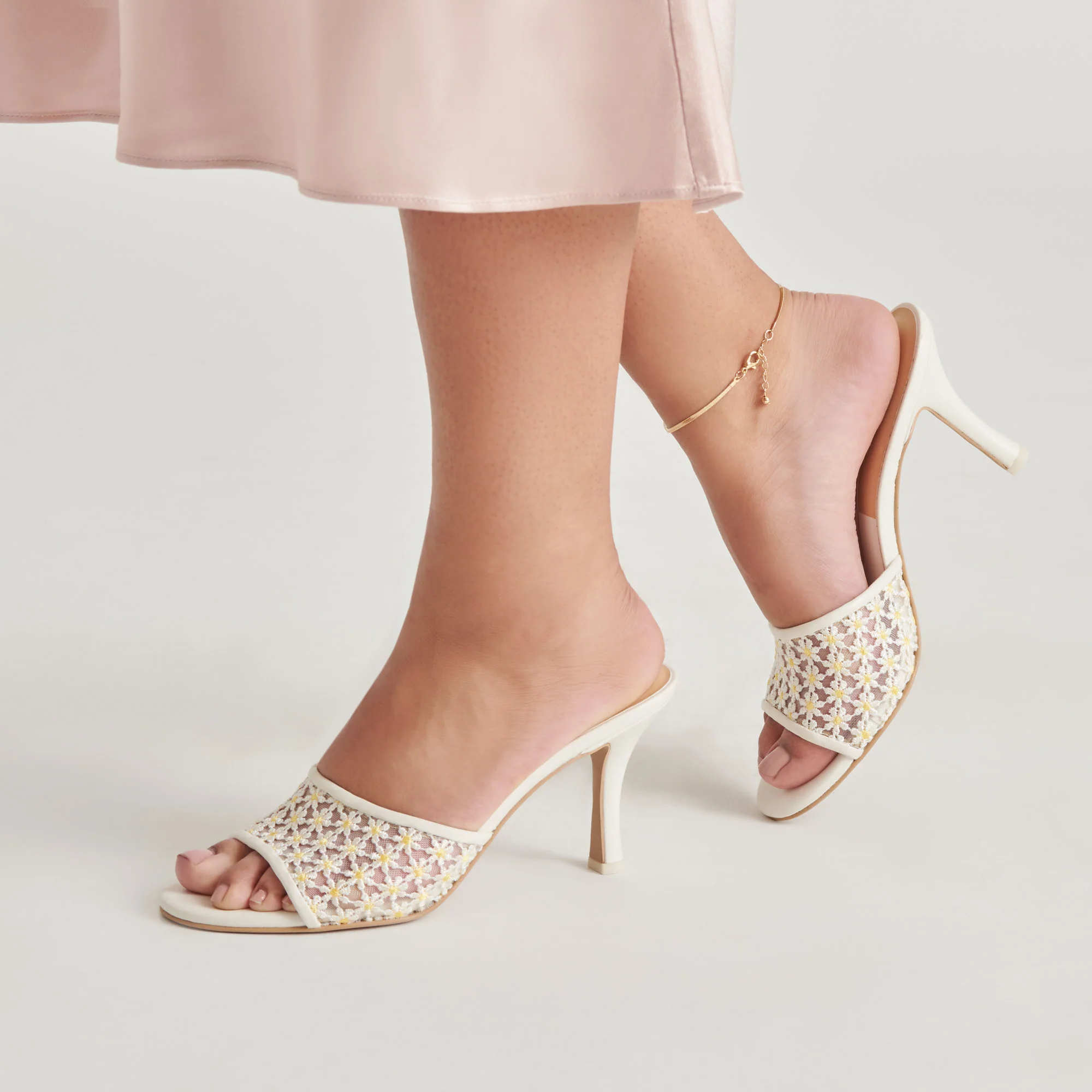 LAVENA FLORAL HEELS WHITE YELLOW FLORAL MESH - Image 2