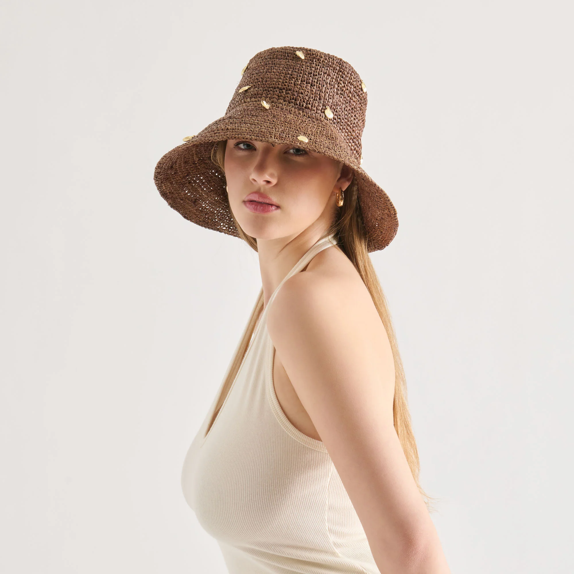 STRAW CLOCHE WITH CHARMS BROWN - Image 4